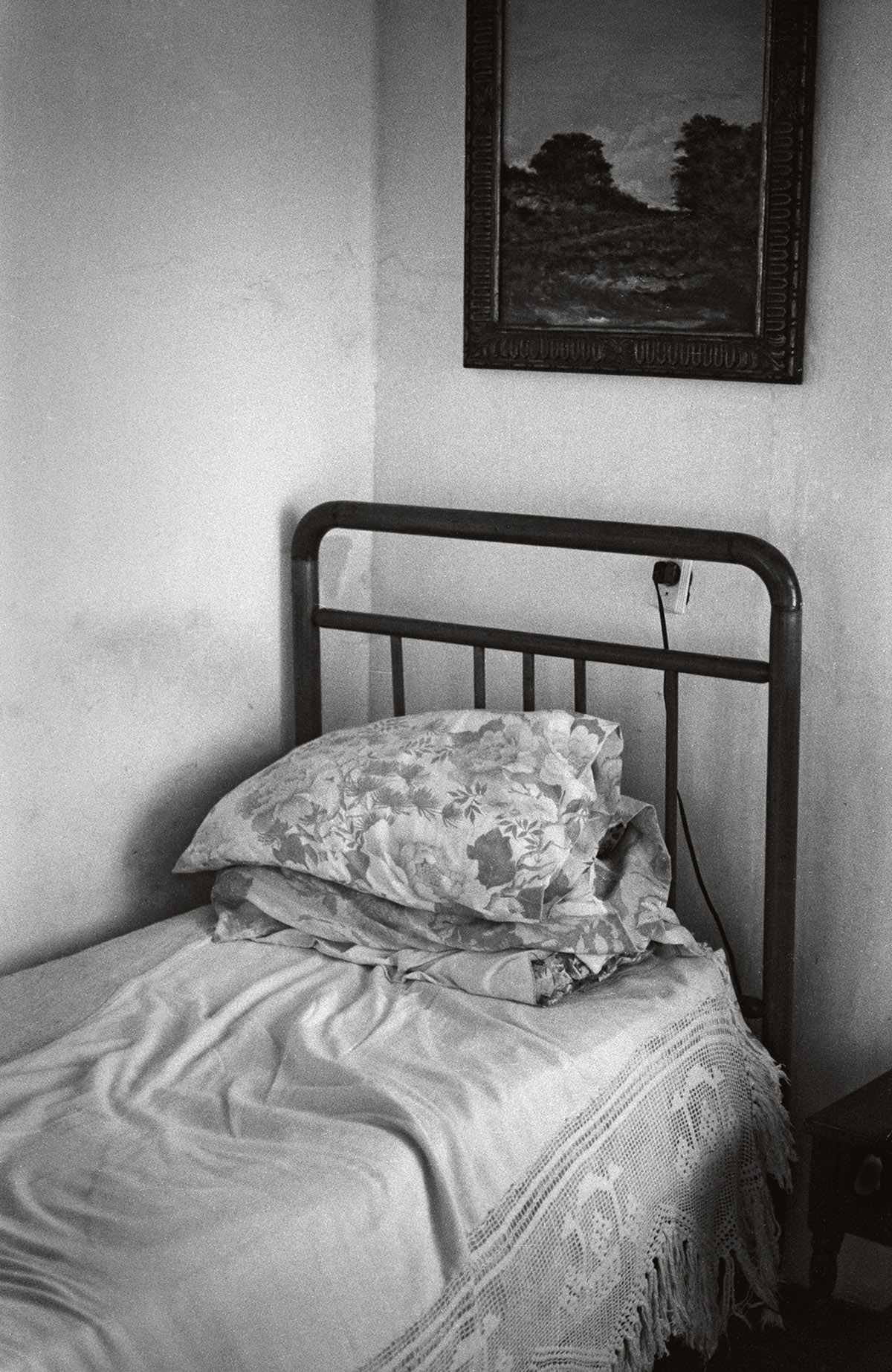 Maura Sullivan, Migel's bed