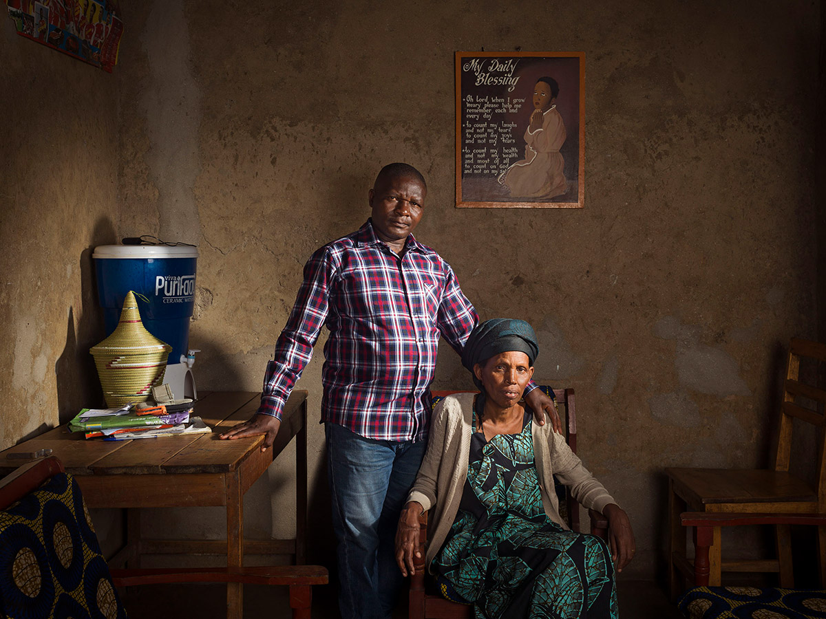 Jan Banning, Ezechiel Niyibizi (46) en Rose Mukarusagara (60), slachtoffer en dader van de genocide in Rwanda