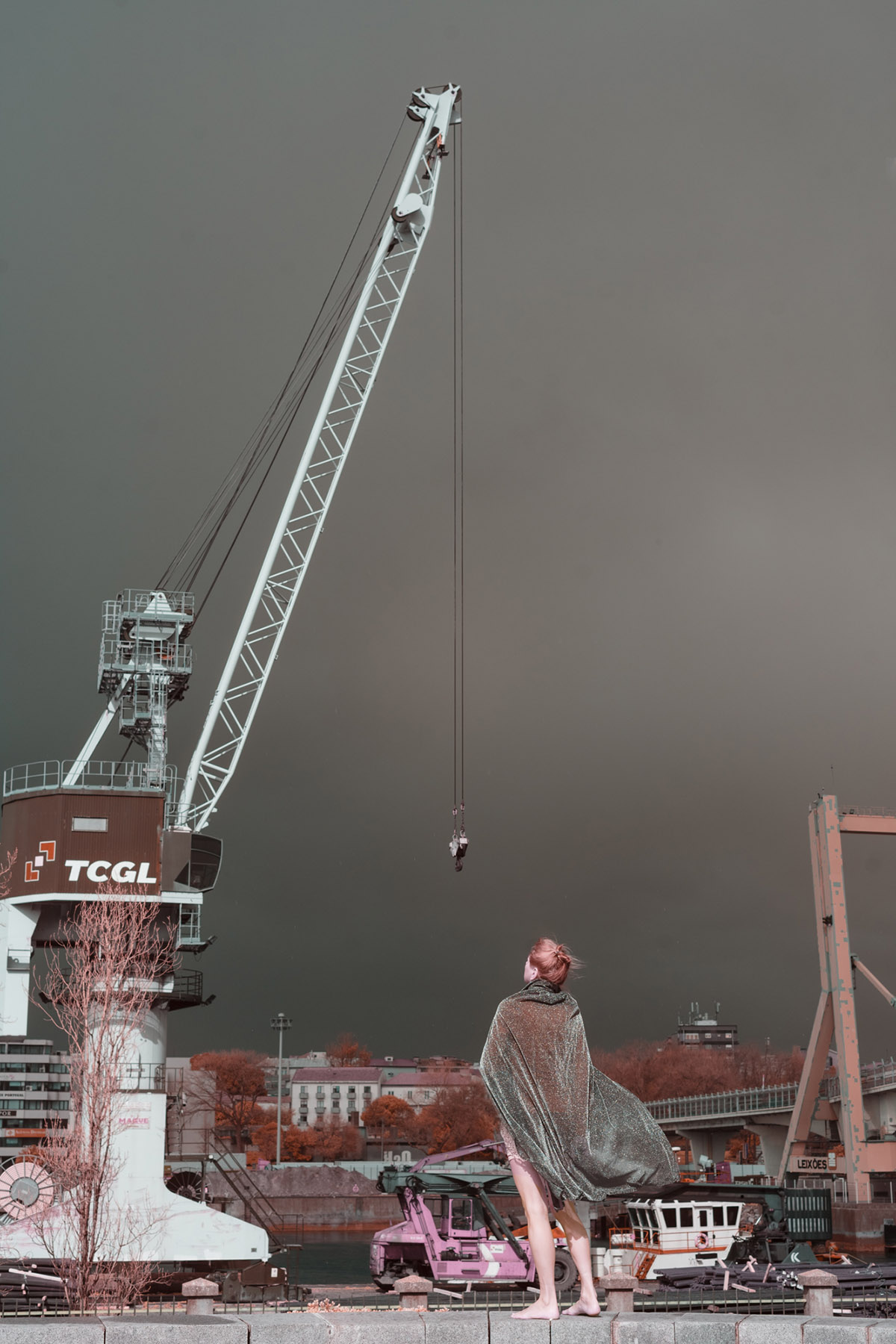 Ariane James, Buitenbenen