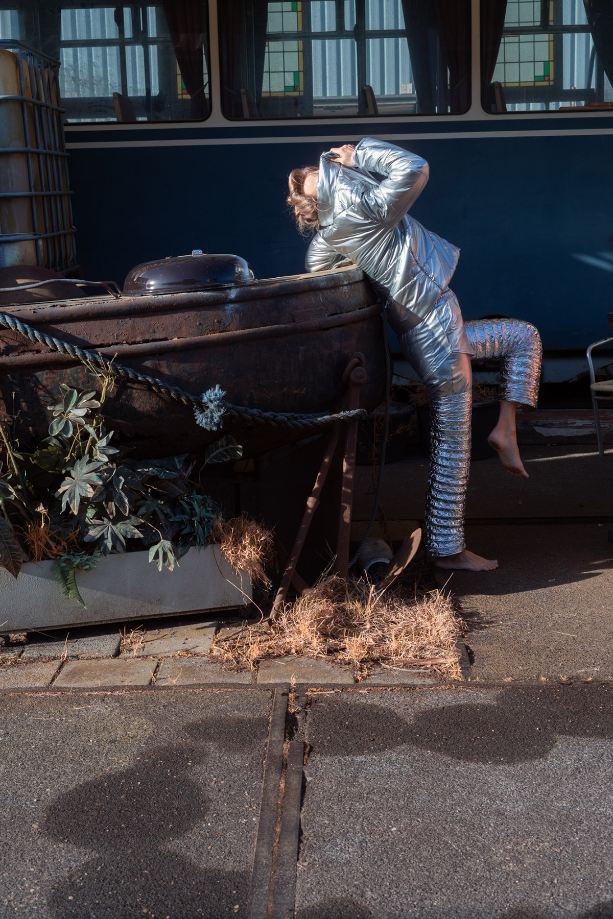 Ariane James, Buitenbenen