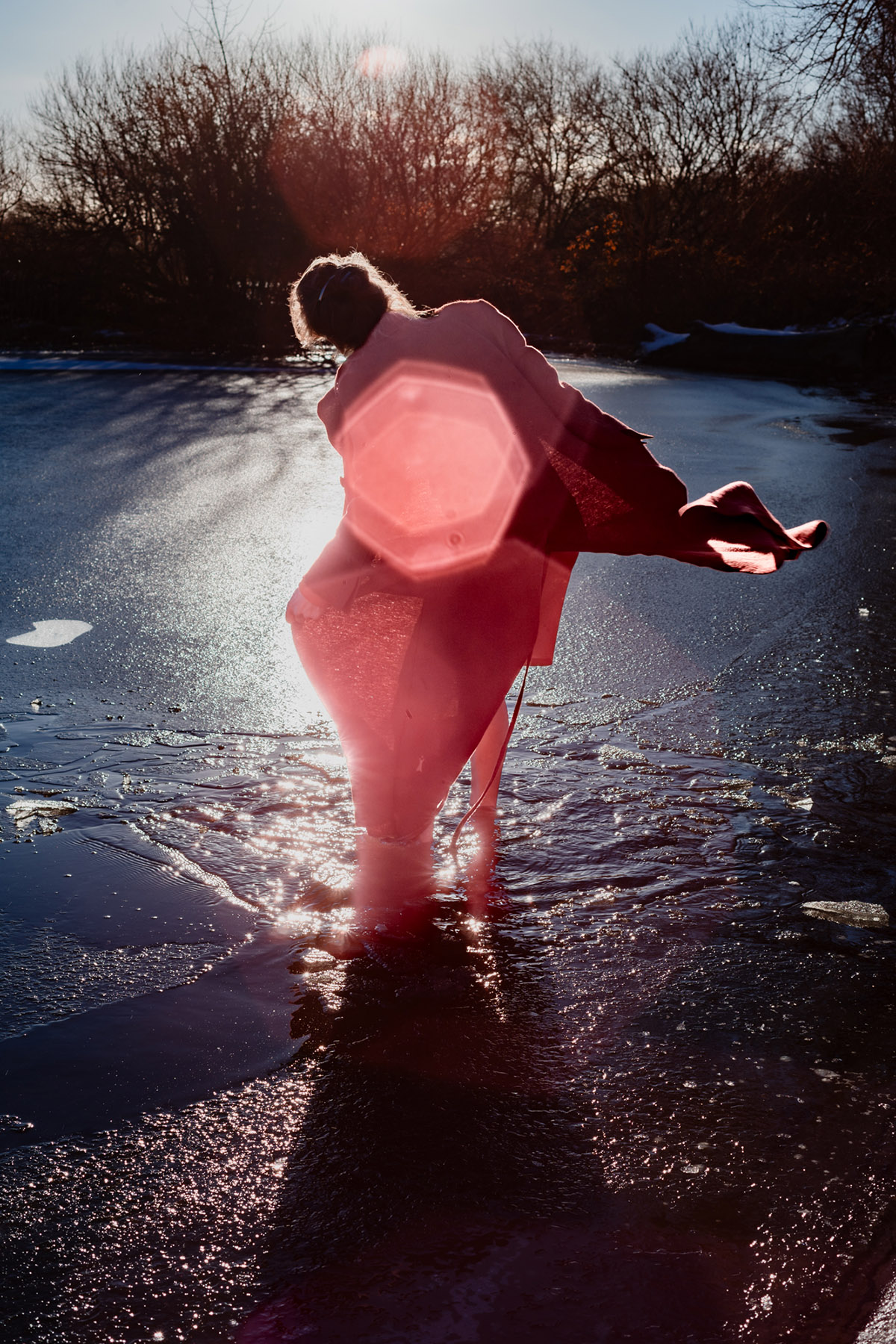 Ariane James, Buitenbenen