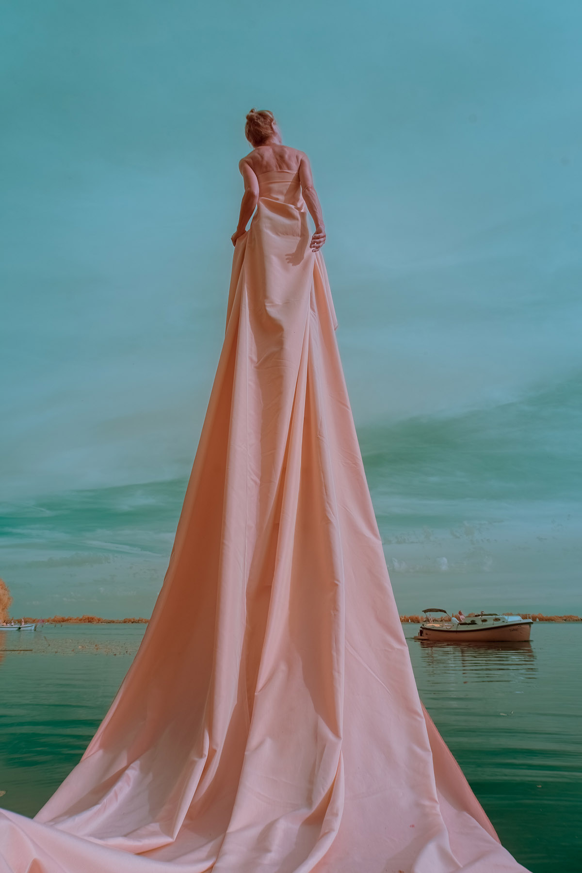 Ariane James, Buitenbenen