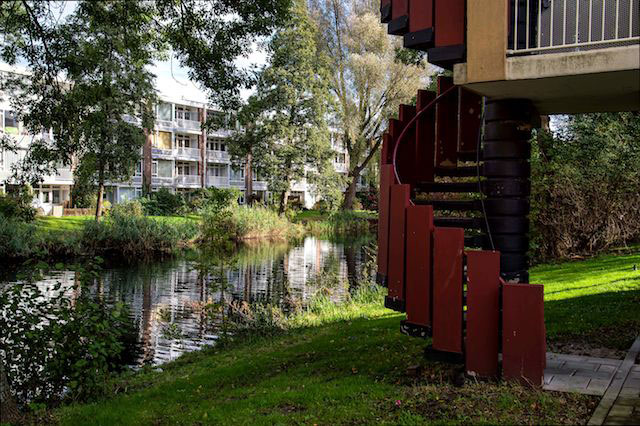 In de expositie zijn foto's te zien uit het fotoboek over Buitenveldert.