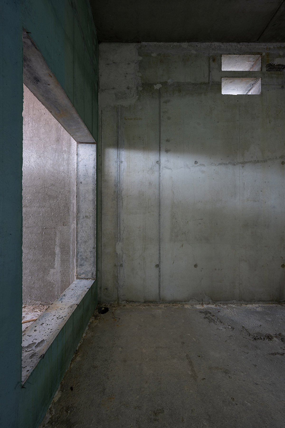 Roos Aldershoff, Raw concrete