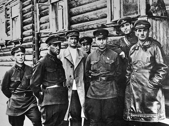 Matvey Berman toenmalig hoofd GOelag op inspectie bij het Witte Zeekanaal, Collectie Thomas Kizny