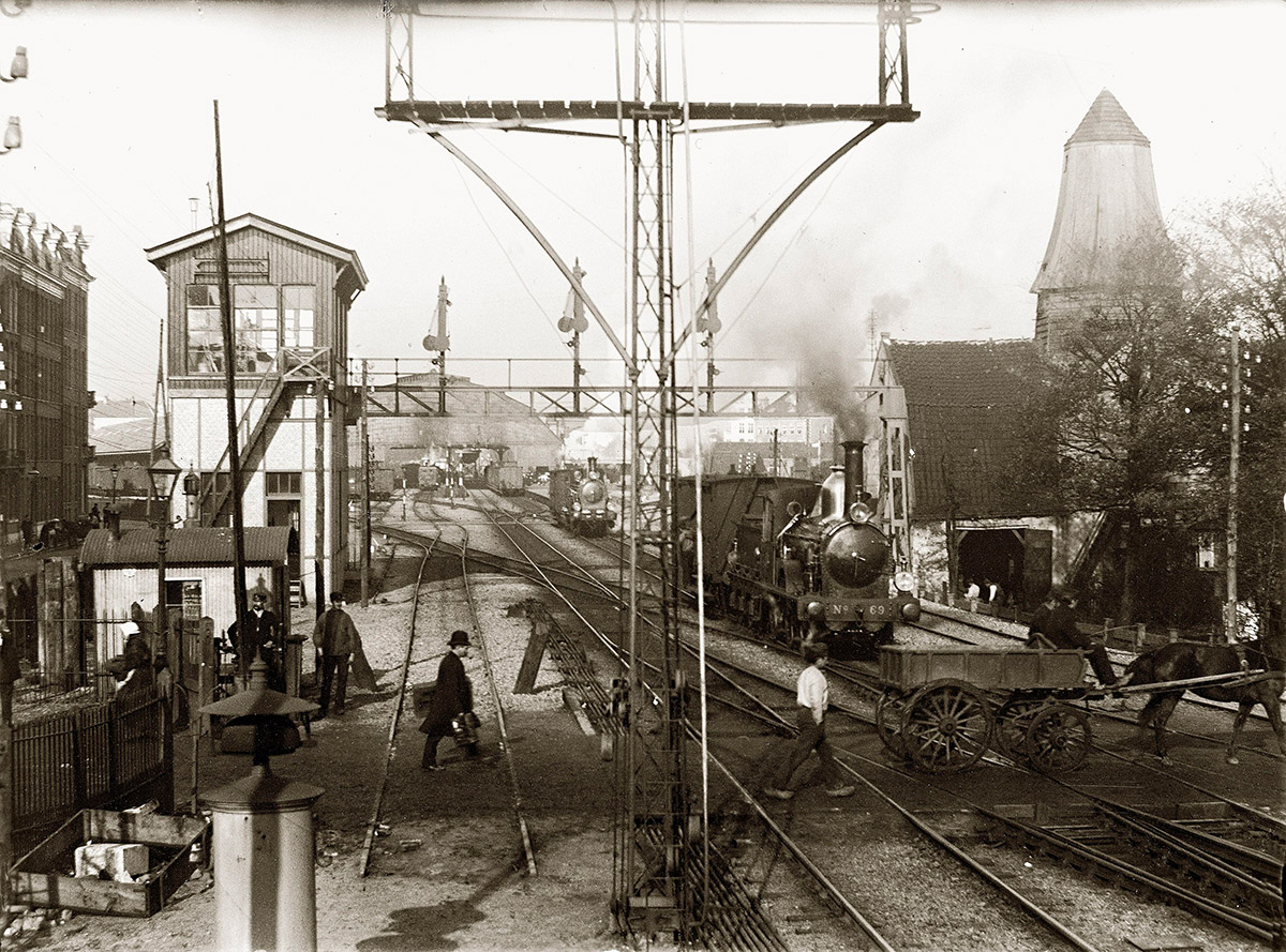 Beelddrager A. Weesperpoortstation, Jacob Olie, 1895, Stadsarchief Amsterdam