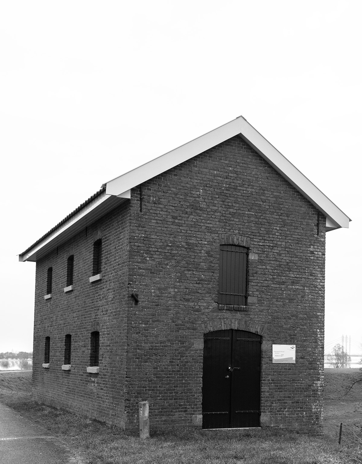 Henk bij de Weg, Dijkmagazijn - Winssen (Gld), aan de Waal, rond 1905