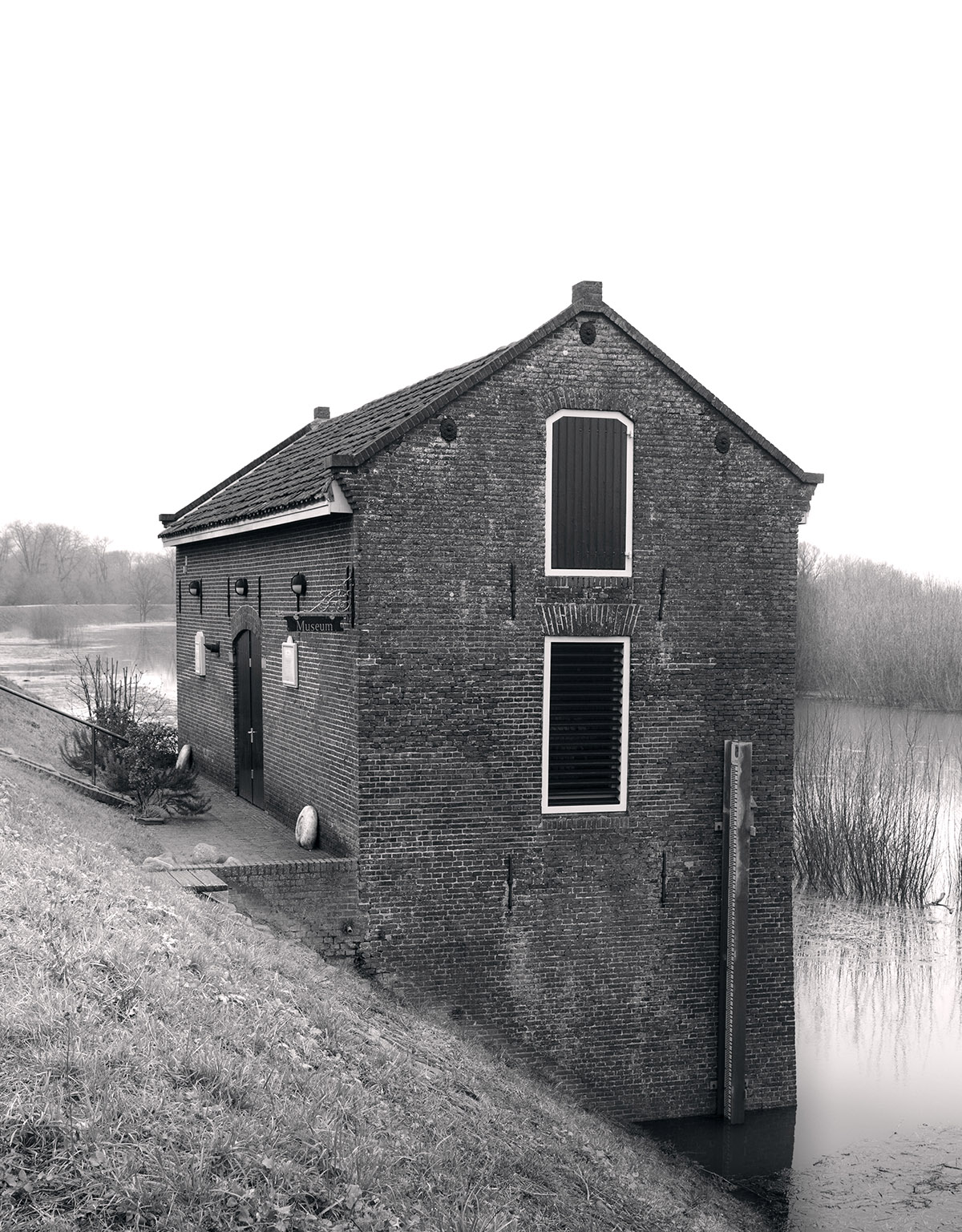 Henk bij de Weg, Dijkmagazijn - Waardenburg (Gld), aan de Waal, rond 1875