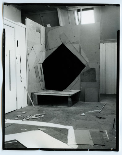 Femke Dekkers werkt in lege ruimten.