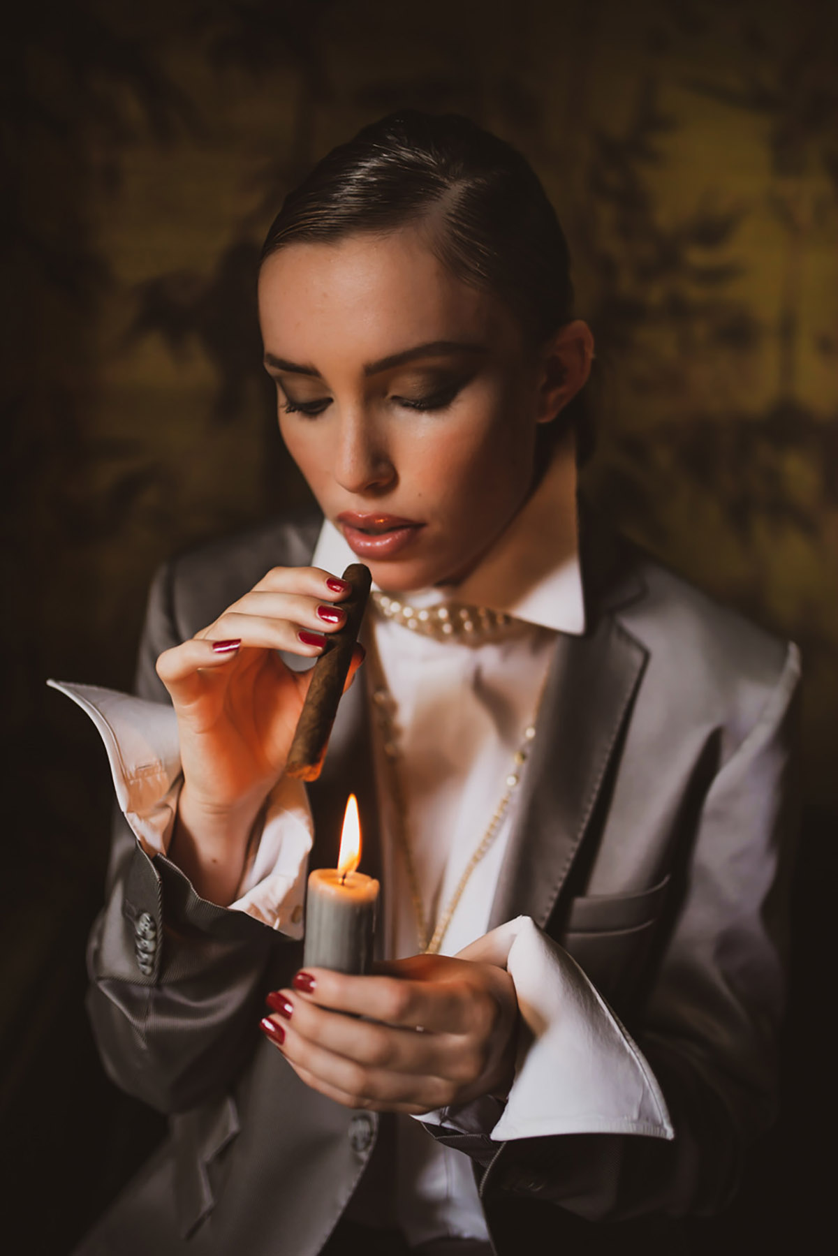  Julia Pelealu, Woman Portraits