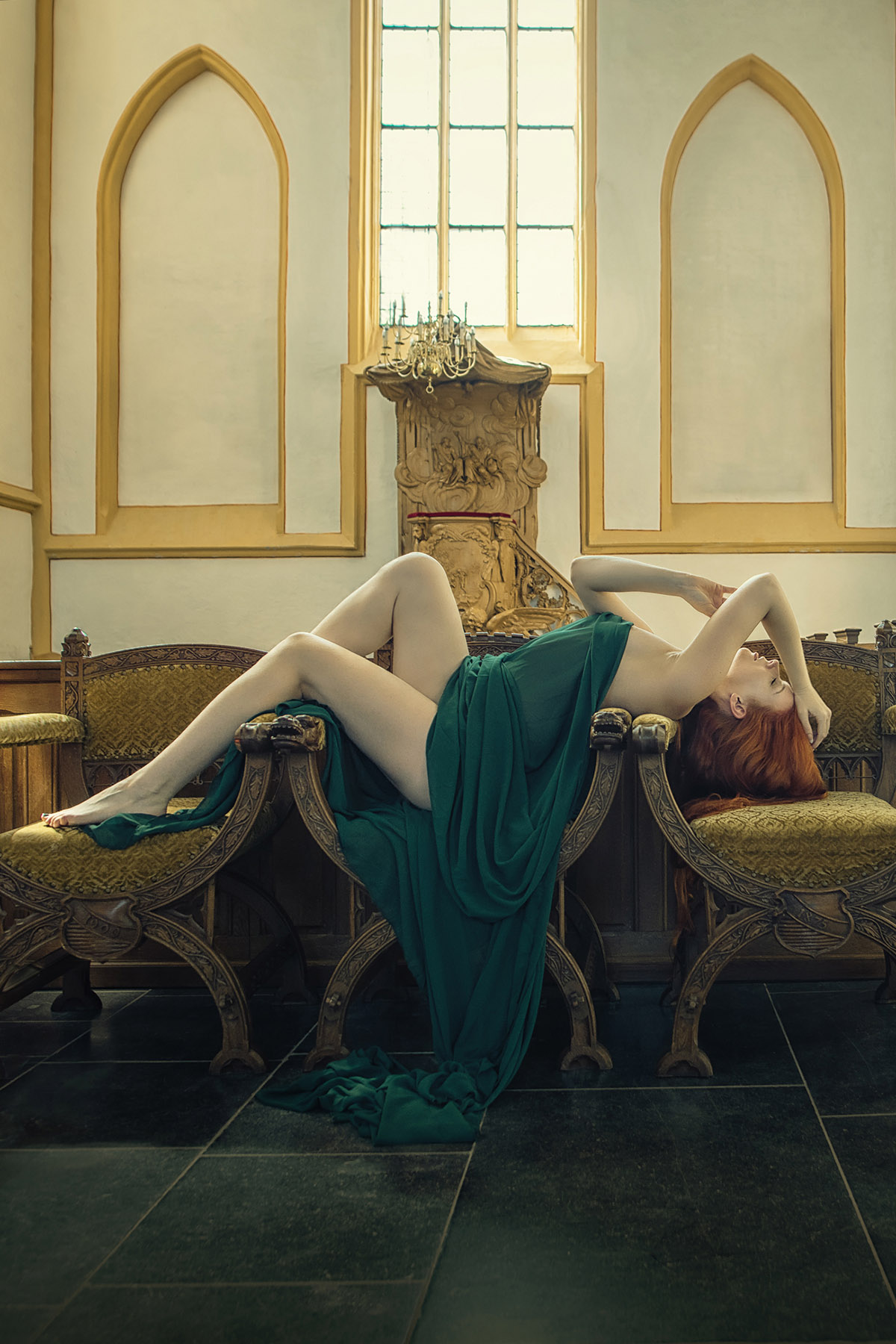 Ursula van de Bunte, Covered nudity