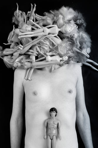 Wat doet het met je als je vanaf je kindertijd tot je volwassenheid niet mag zijn wie je bent.