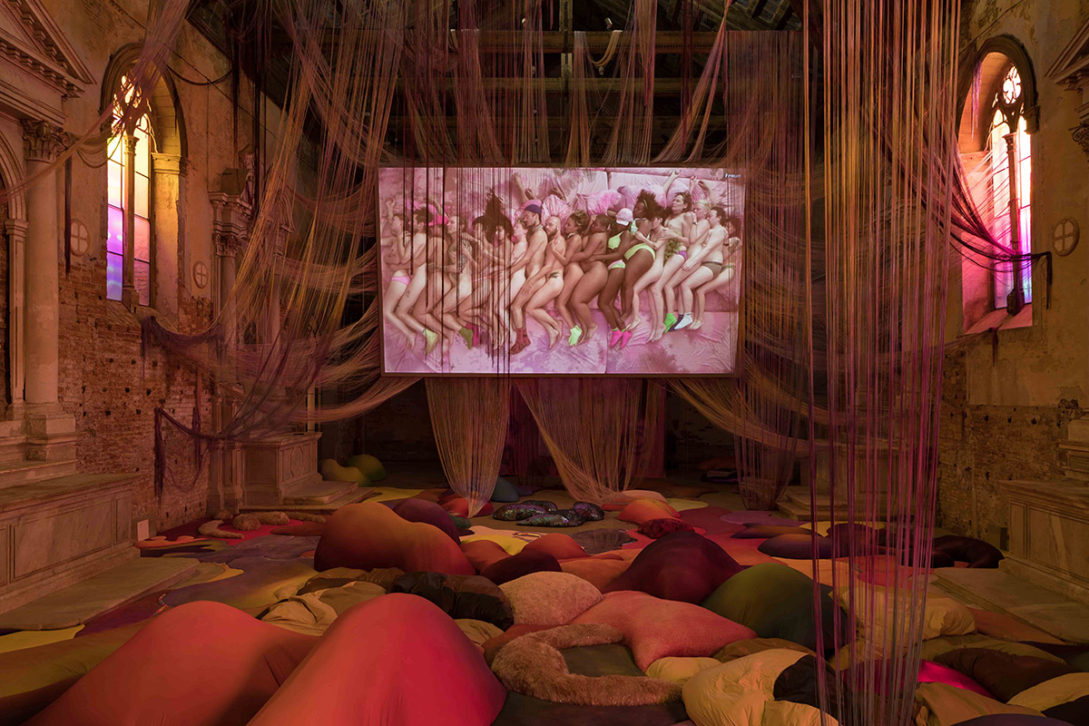 Melanie Bonajo, When the body says Yes, 2022, HD video film, 41:23 min., scenography in coll. with Théo Demans, photo Peter Tijhuis, commissioned by Mondriaan Fund, Courtesy the artist & AKINCI