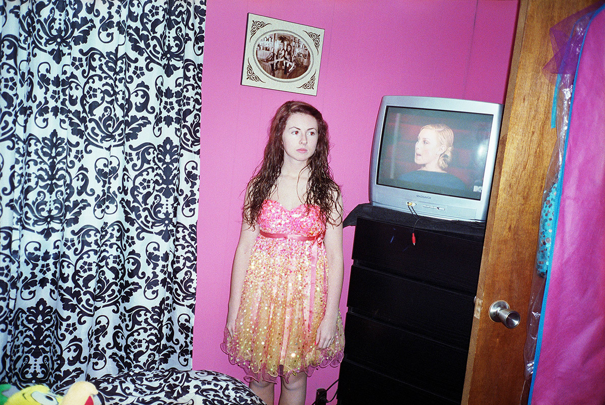 Bertien van Manen, Moonshine, Kendra in evening dress, Cumberland, 2007
