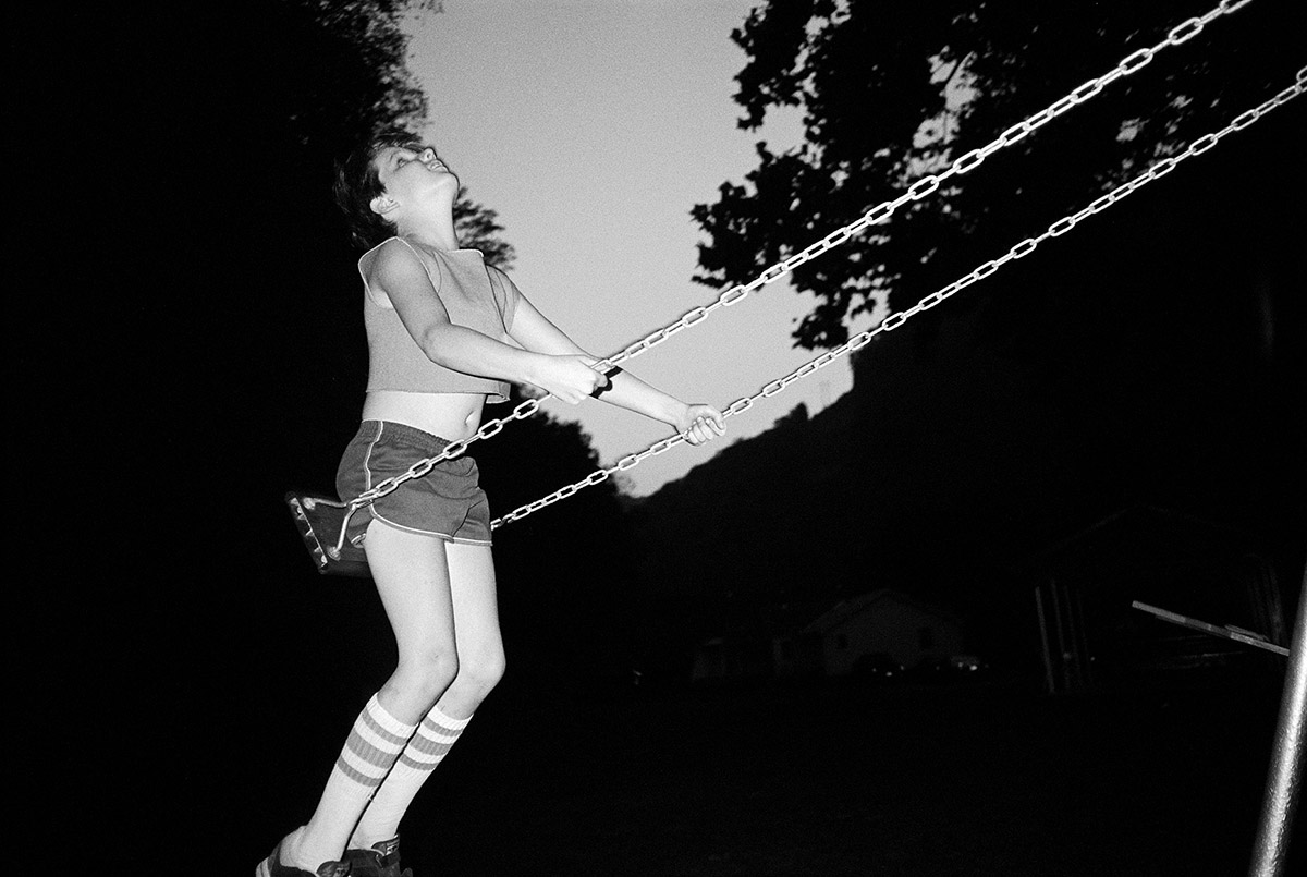 Bertien van Manen, Moonshine, David on swing, West Virginia, 1987
