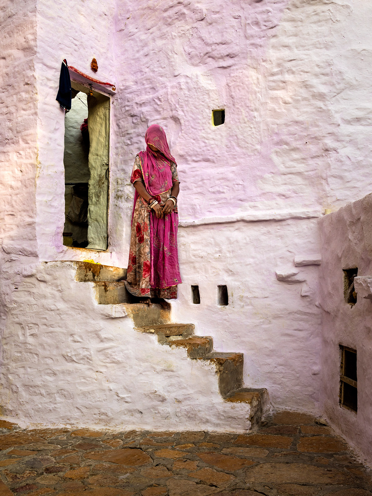 Olaf Veltman, India, Woman on Stairs (2016)
