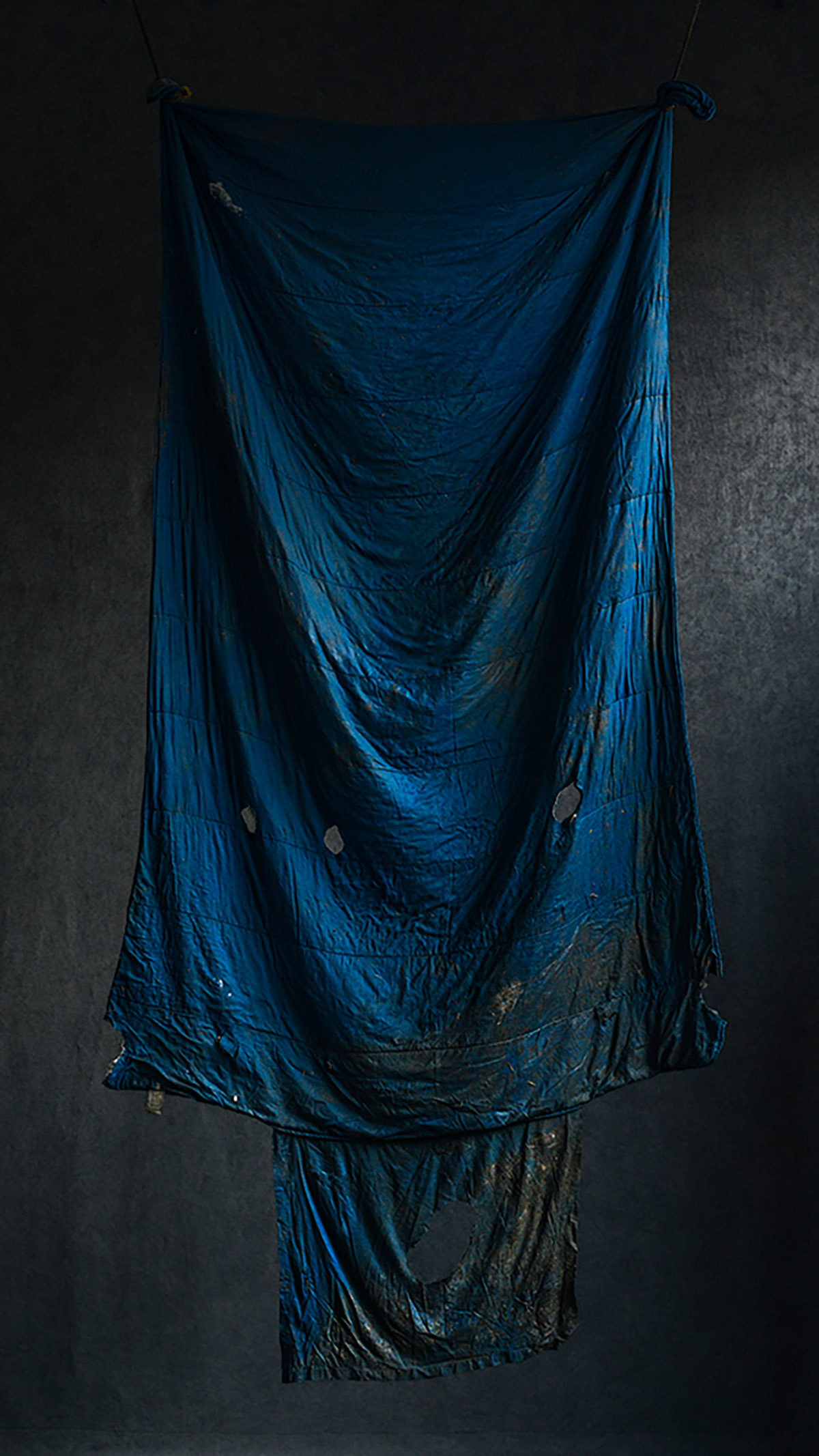 Stephan Vanfleteren, Blanket Blue, 2026 (in dialoog met Rust op de vlucht naar Egypte van Catharina van Hemessen)