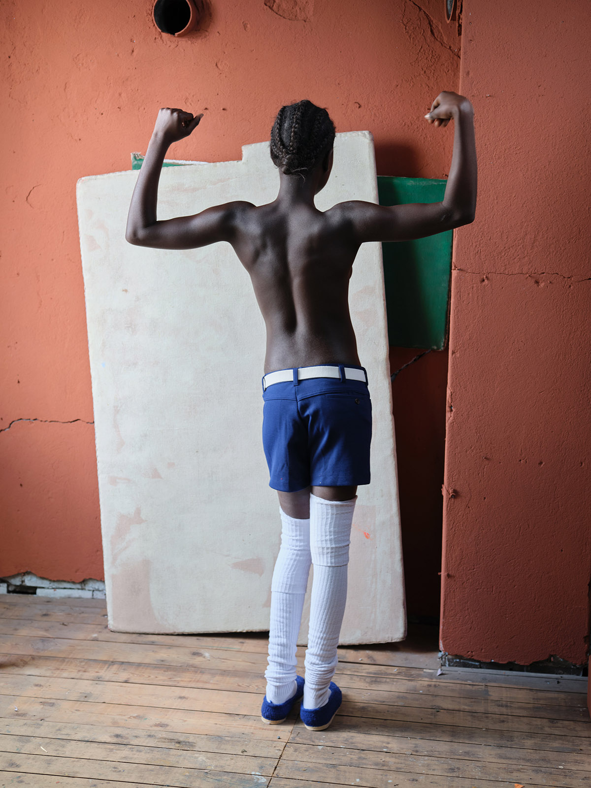 Annabel Oosteweeghel, Pretty Dark, Hillary