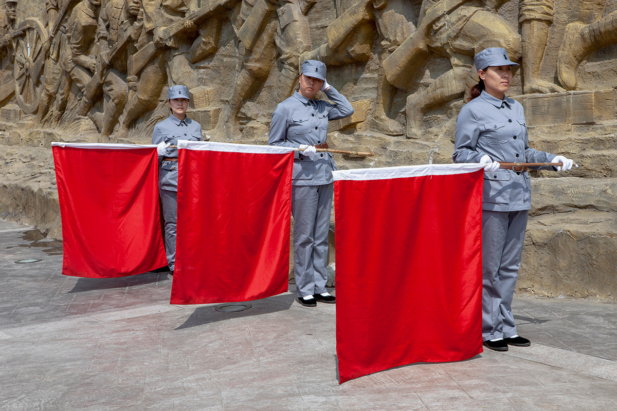 Ruben Lundgren, Wuxiang, 2015, Actors from the Resistance Culture Park in Wuxiang. In Western historiography, China is o?en a forgofen footnote in World War II, but 14-20 million Chinese died during this period. Only the Soviet Union has more war dead.