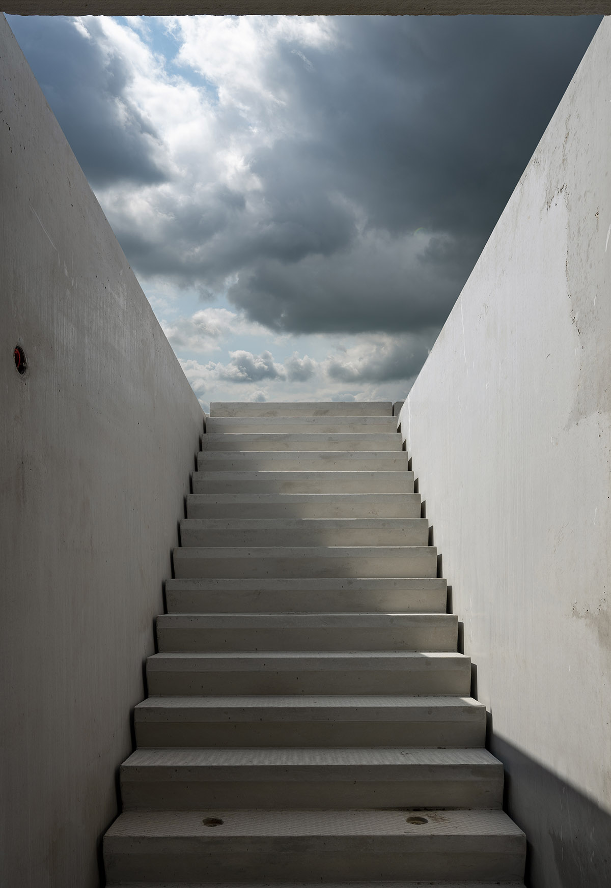 Roos Aldershoff, Raw Concrete Go