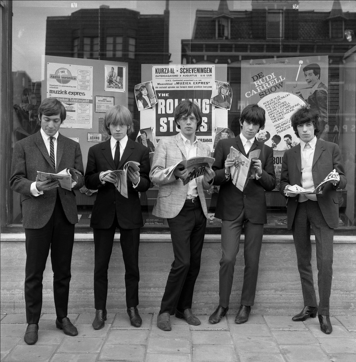 Rob Bosboom, De Stones voor het kantoor van organisator Paul Acket, 1964, courtesy Erven Rob Bosboom-Galerie V!P's