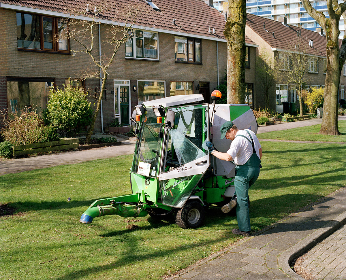 Jan Dirk van der Burg, Purmerend, Rob Willems, Egholm 2100-II, uit de serie Hondenpoep