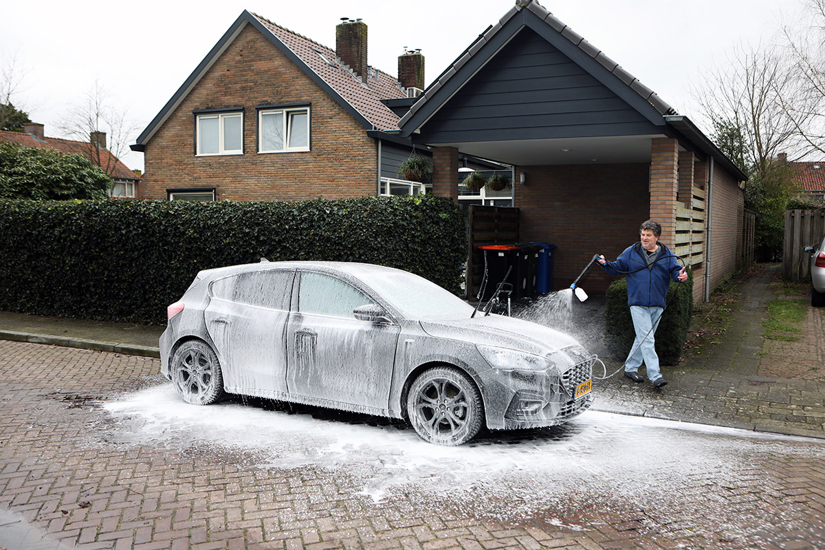 Jan Dirk van der Burg, Straatwassen in Voorthuizen