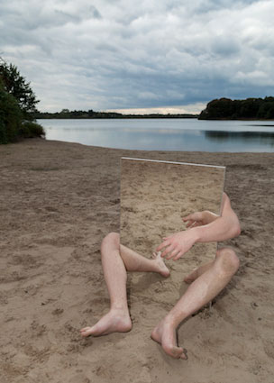 Galerie Pouloeuff laat werk zien van 6 kunstenaars met als thema Verbondenheid.