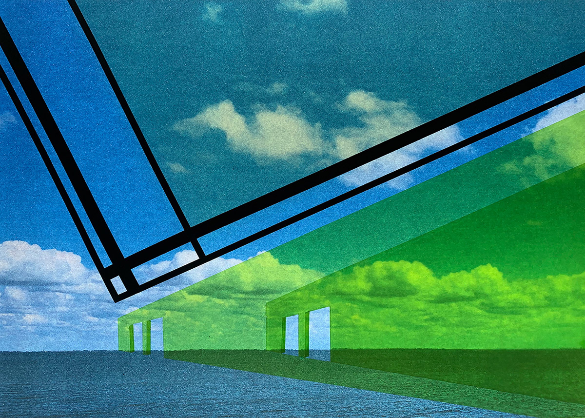 In de fotografische werken Abandoned tracht Greet Weitenberg de leegte en tegelijkertijd het 'leven voorheen' te vangen. Waar bevind je je in deze ruimtes, in deze landschappen. Door toevoegingen van lijnen, kleuren en collages in verschillende lagen probeert zij de verlaten ruimtes het leven terug te geven. Er ontstaan nieuwe, niet bestaande  werelden.