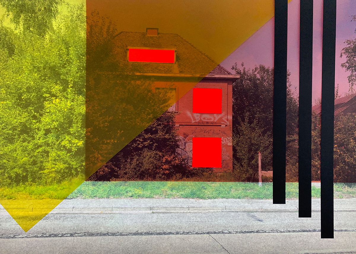 In de fotografische werken Abandoned tracht Greet Weitenberg de leegte en tegelijkertijd het 'leven voorheen' te vangen. Waar bevind je je in deze ruimtes, in deze landschappen. Door toevoegingen van lijnen, kleuren en collages in verschillende lagen probeert zij de verlaten ruimtes het leven terug te geven. Er ontstaan nieuwe, niet bestaande  werelden.