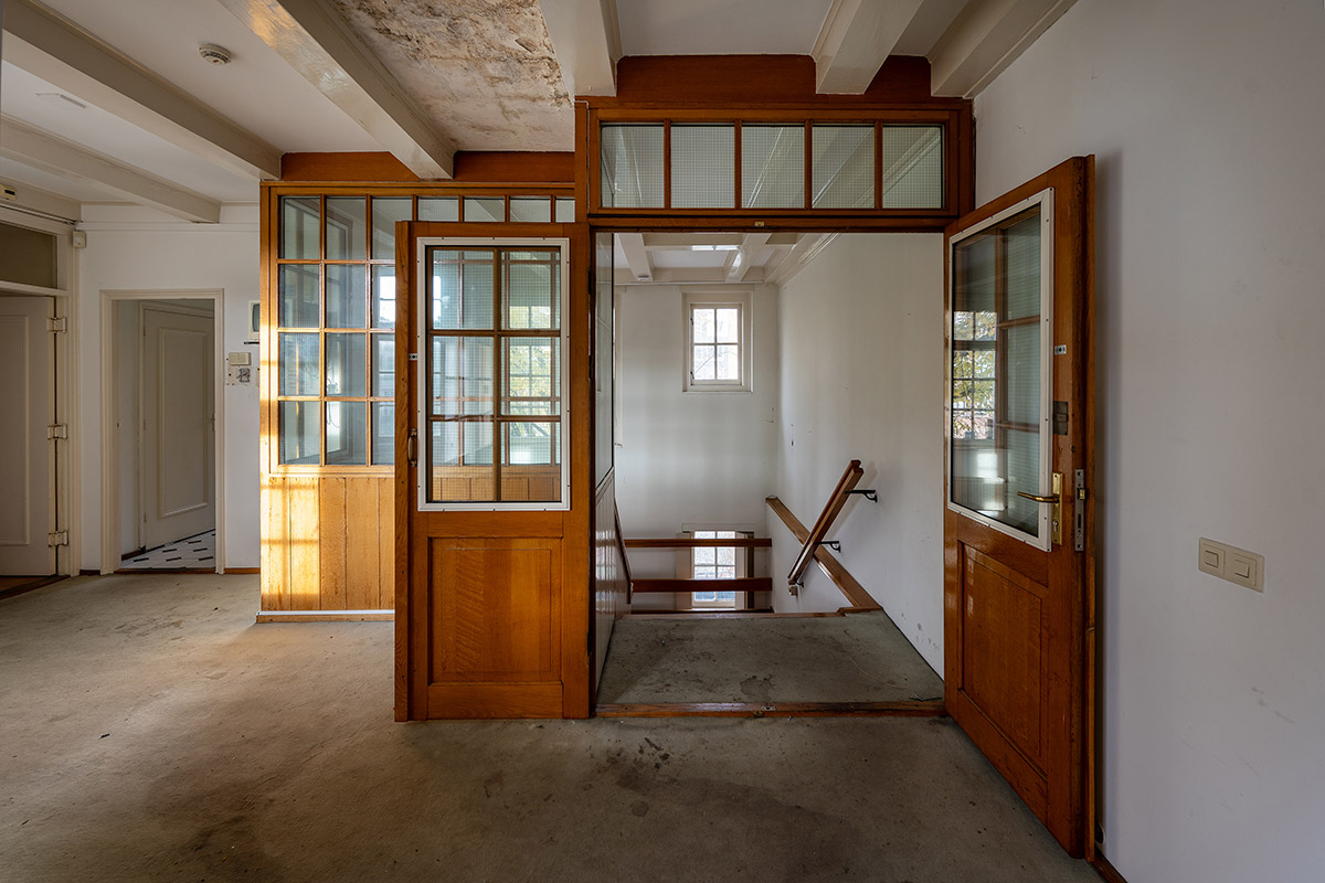 Roos Aldershoff, Portes en bois, Houten deuren