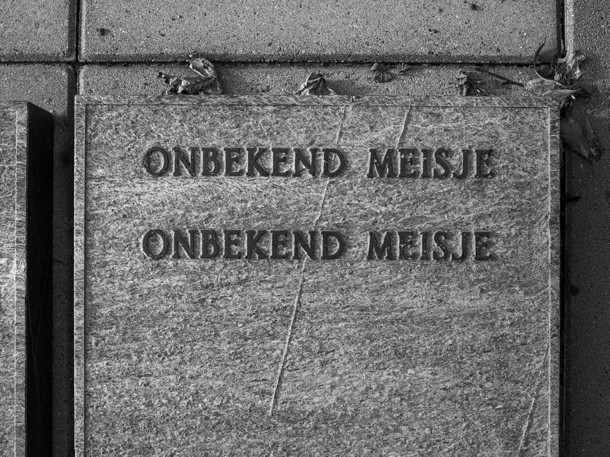 Robin de Puy, Graf van twee onbekende meisjes