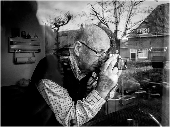 Willem Wernsen heeft bewoners van hofje De Armen de Poth geportretteerd.