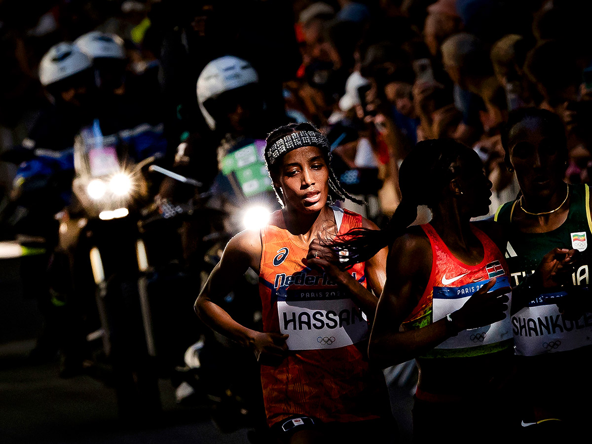 Remko de Waal, Op weg naar goud!, Winnaar Zilveren Camera | enkel, Parijs, Frankrijk, 11 augustus 2024, in opdracht van ANP<br>Sifan Hassan tijdens de laatste kilometers van de Olympische marathon voor vrouwen in Parijs. Hassan pakte goud en zette een unieke trilogie neer. Nooit eerder won een vrouw zowel een medaille op de 5.000, 10.000 meter en op de marathon. Hassan werd aan het einde van 2024 gekroond tot Sportvrouw van het Jaar.