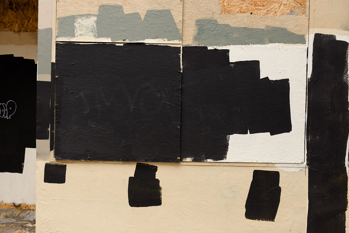 Carrie Mae Weems, Painting the Town, from the series Painting the Town, 2021, archival pigment print, edition of 5 with 2 APs. Courtesy of the artist and Galerie Barbara Thumm
