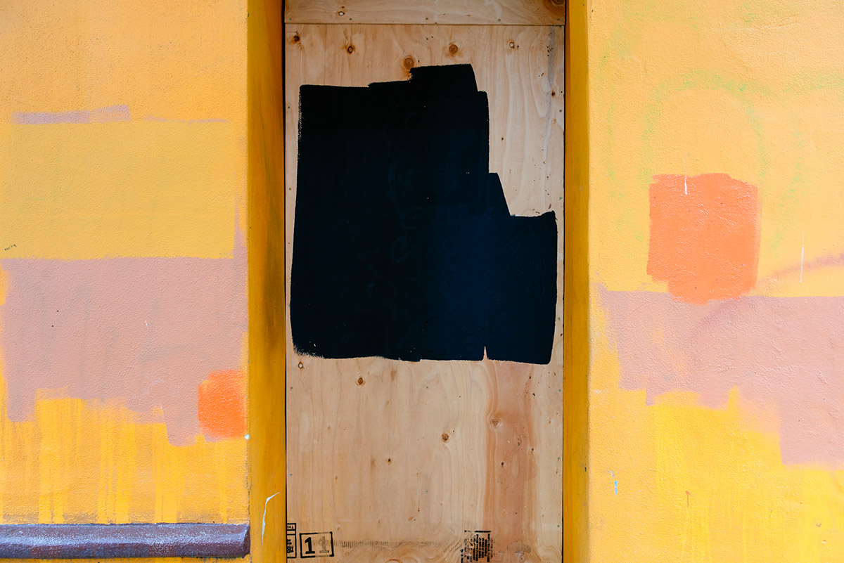 Carrie Mae Weems, Painting the Town, from the series Painting the Town, 2021, archival pigment print, edition of 5 with 2 APs. Courtesy of the artist and Galerie Barbara Thumm