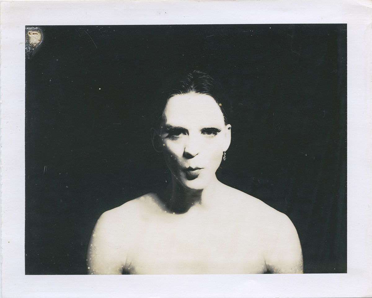 Ulay, Soliloquy, 1974, twee originele Auto-Polaroids, type 57 (tweeluik), elk 8,5 x 10,8 cm, Collectie Stedelijk Museum Amsterdam, schenking ULAY Foundation, 2021, courtesy ULAY Foundation